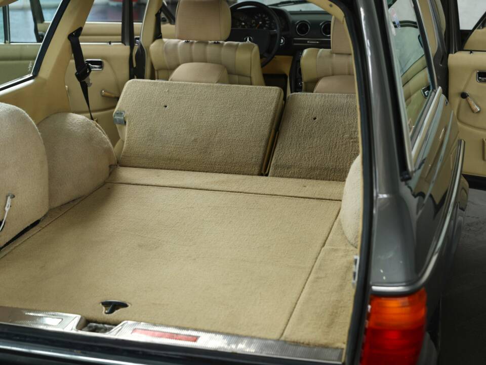 Image 31/49 of Mercedes-Benz 230 TE (1981)
