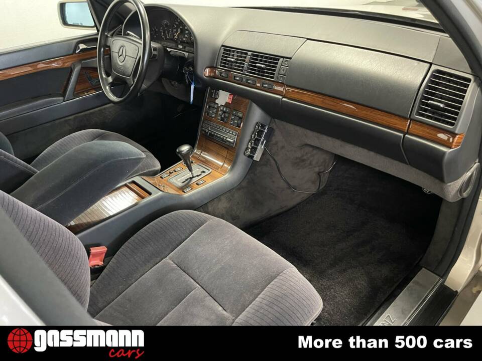 Image 15/15 of Mercedes-Benz 300 SE (1991)