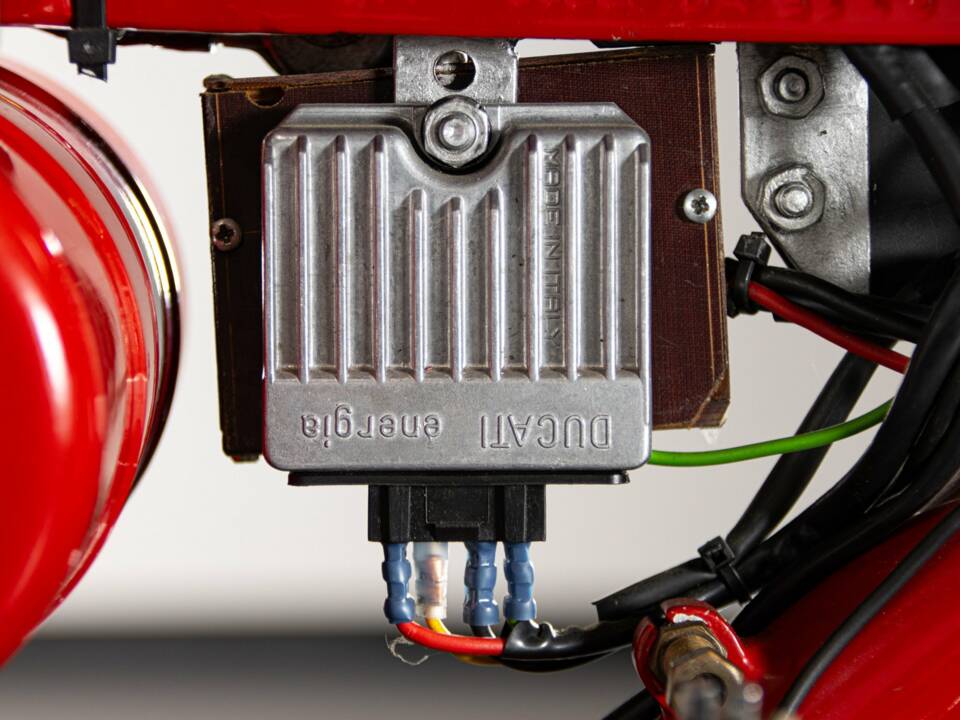 Imagen 40/50 de Moto Guzzi DUMMY (1957)