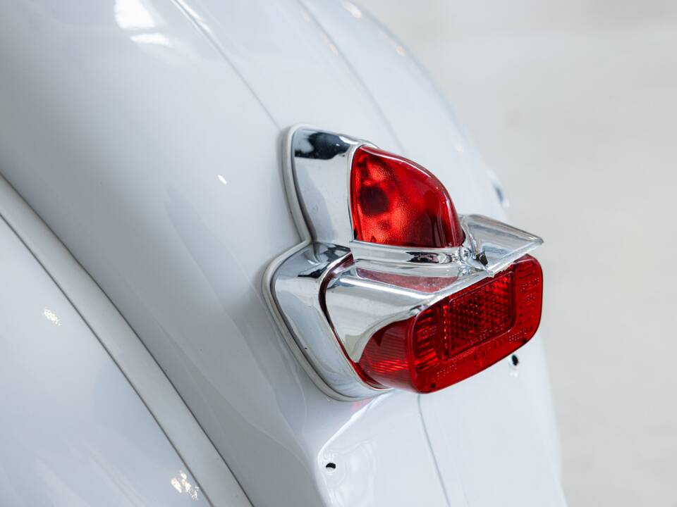 Image 19/21 of Piaggio Vespa 125 (1964)