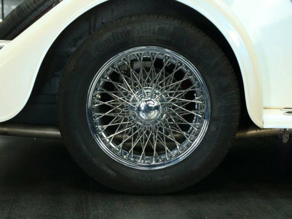 Bild 28/30 von Morgan Plus 8 Inj. (1987)