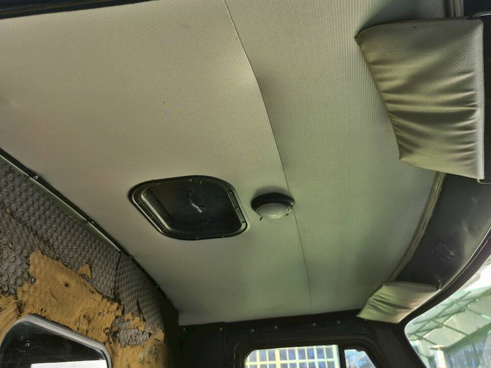Image 32/51 of UAZ 3741 (1991)