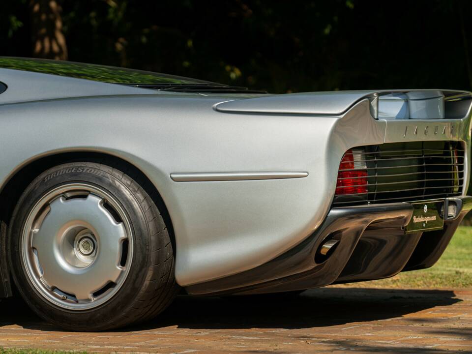 Image 25/50 of Jaguar XJ 220 (1993)