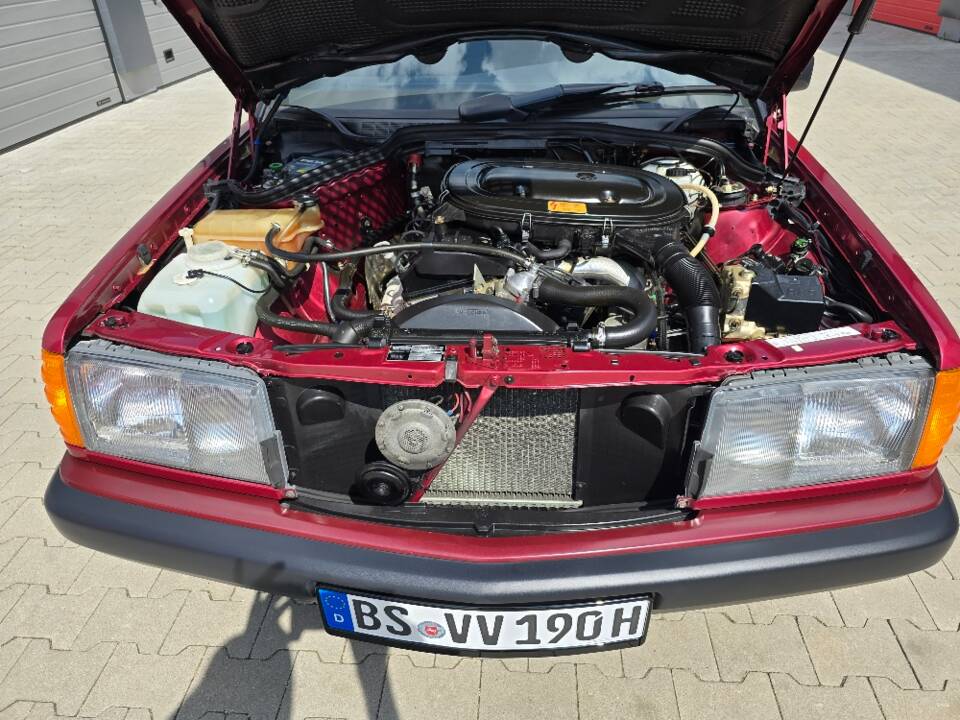 Imagen 41/69 de Mercedes-Benz 190 E 1.8 (1991)
