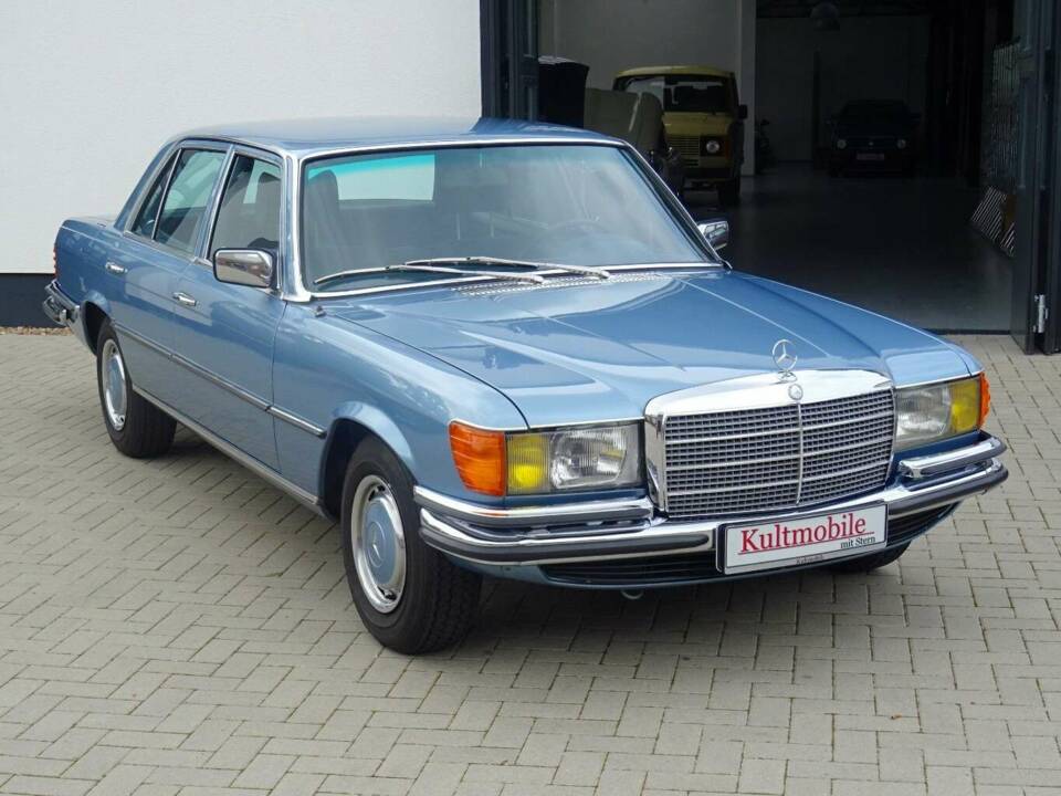 Image 3/17 de Mercedes-Benz 280 SE (1975)