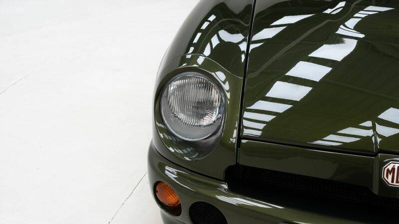 Afbeelding 10/15 van MG RV8 (1995)