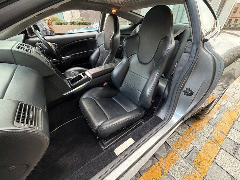 Image 21/49 of Aston Martin V12 Vanquish S (2005)