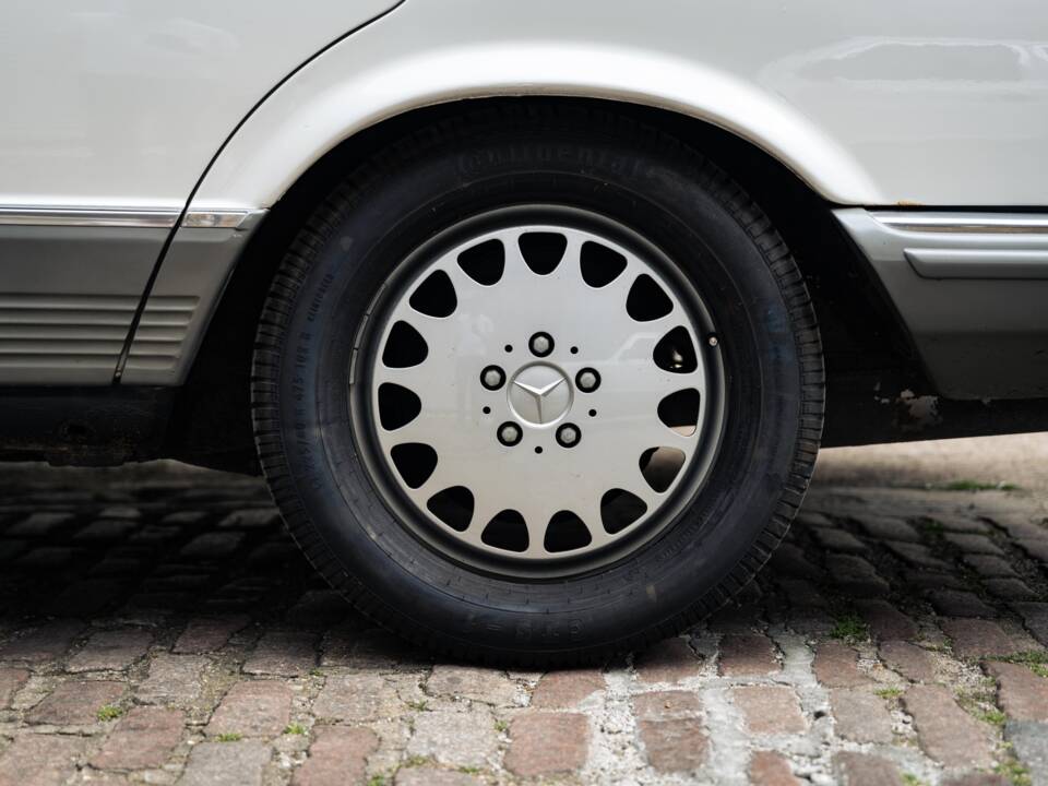 Image 12/50 of Mercedes-Benz 500 SEL (1984)