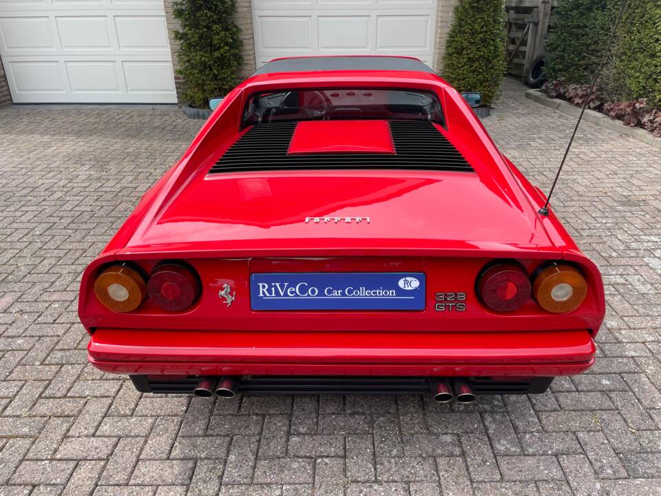 Image 4/48 of Ferrari 328 GTS (1989)