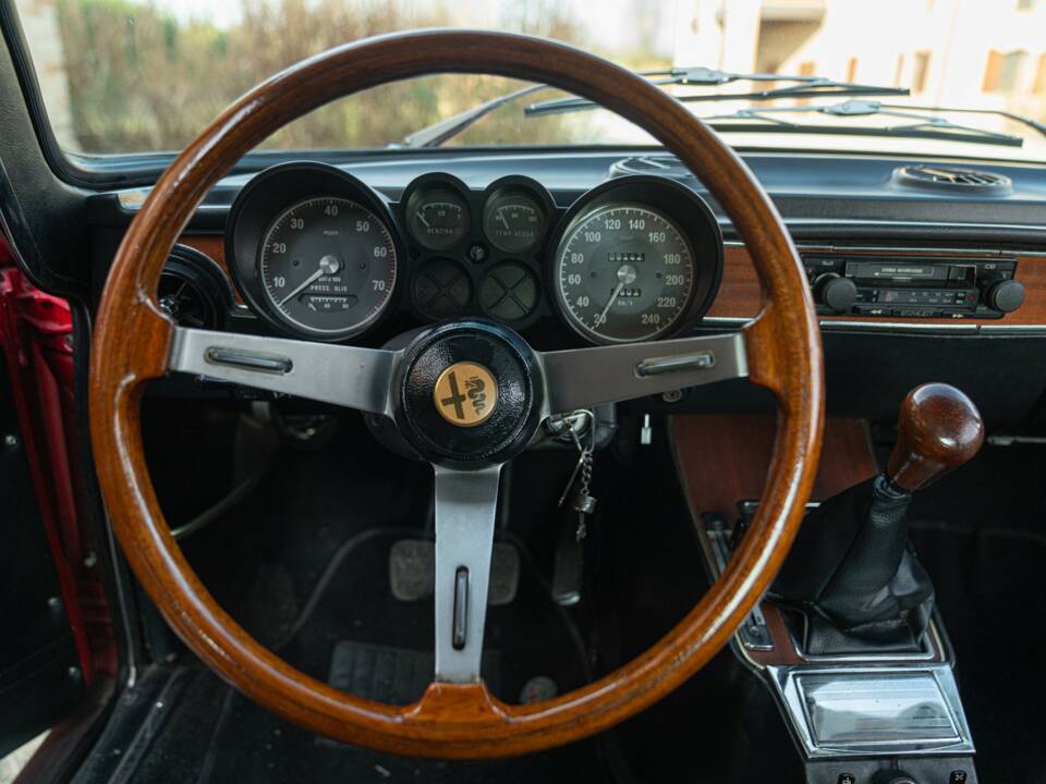 Bild 47/50 von Alfa Romeo 2000 GT Veloce (1973)