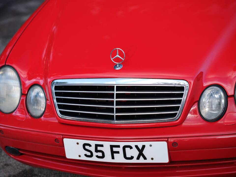 Image 28/43 of Mercedes-Benz CLK 320 (1999)