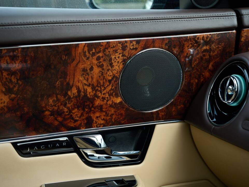 Bild 43/50 von Jaguar XJ 5.0 (2011)