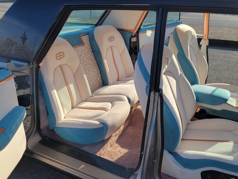 Image 11/18 of Lincoln Continental Sedan (1965)