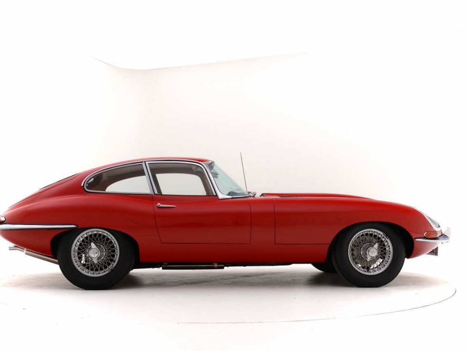 Image 3/5 de Jaguar E-Type 3.8 (1962)