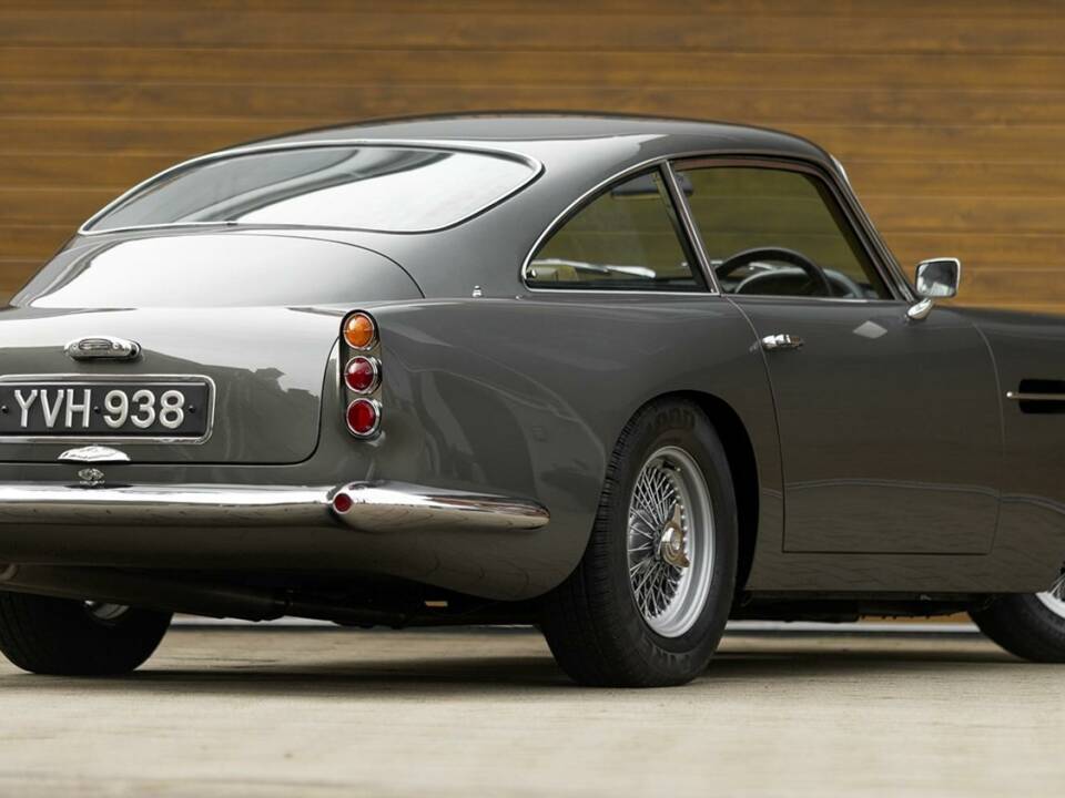 Image 13/50 of Aston Martin DB 4 (1962)