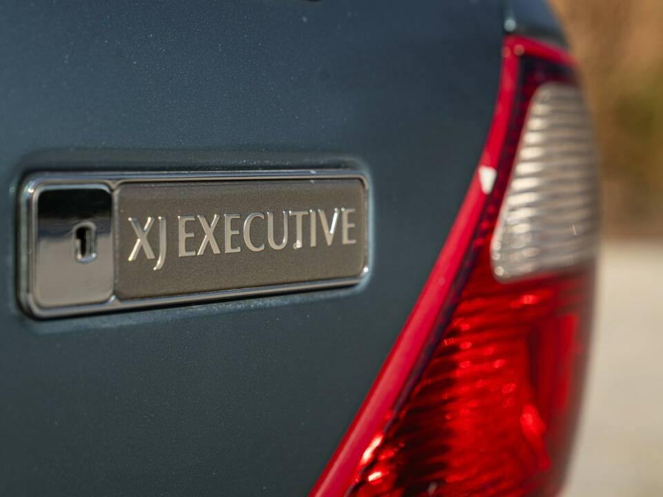 Bild 25/50 von Jaguar XJ 8 Executive (1997)