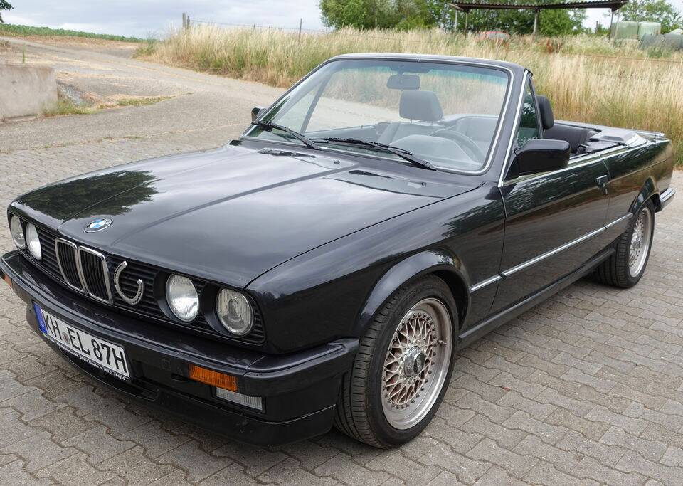 Immagine 4/8 di BMW 320i (1987)