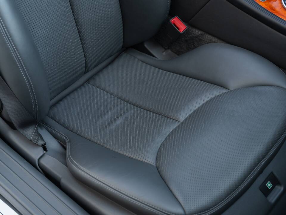 Image 37/86 de Mercedes-Benz SL 500 (2002)
