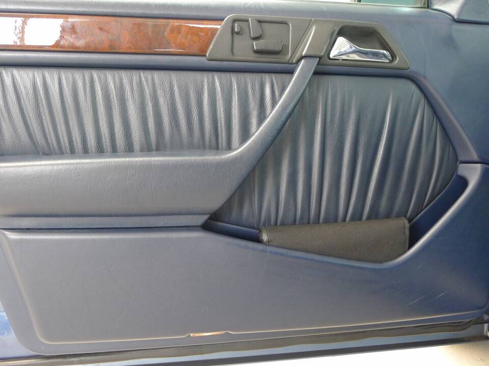 Afbeelding 36/40 van Mercedes-Benz E 420 (1993)