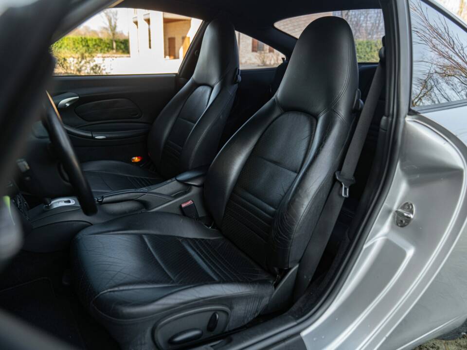 Image 22/50 of Porsche 911 Carrera 4 (1999)