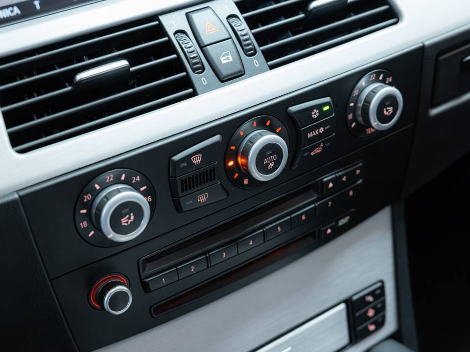 Bild 14/32 von BMW M5 Touring (2007)