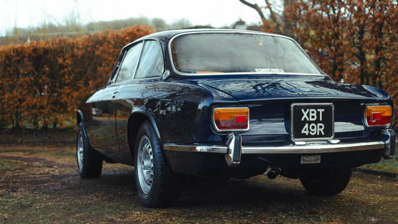 Image 34/50 of Alfa Romeo Giulia 1600 GT Junior (1977)