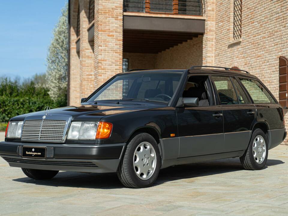 Image 1/50 of Mercedes-Benz 200 TE (1993)