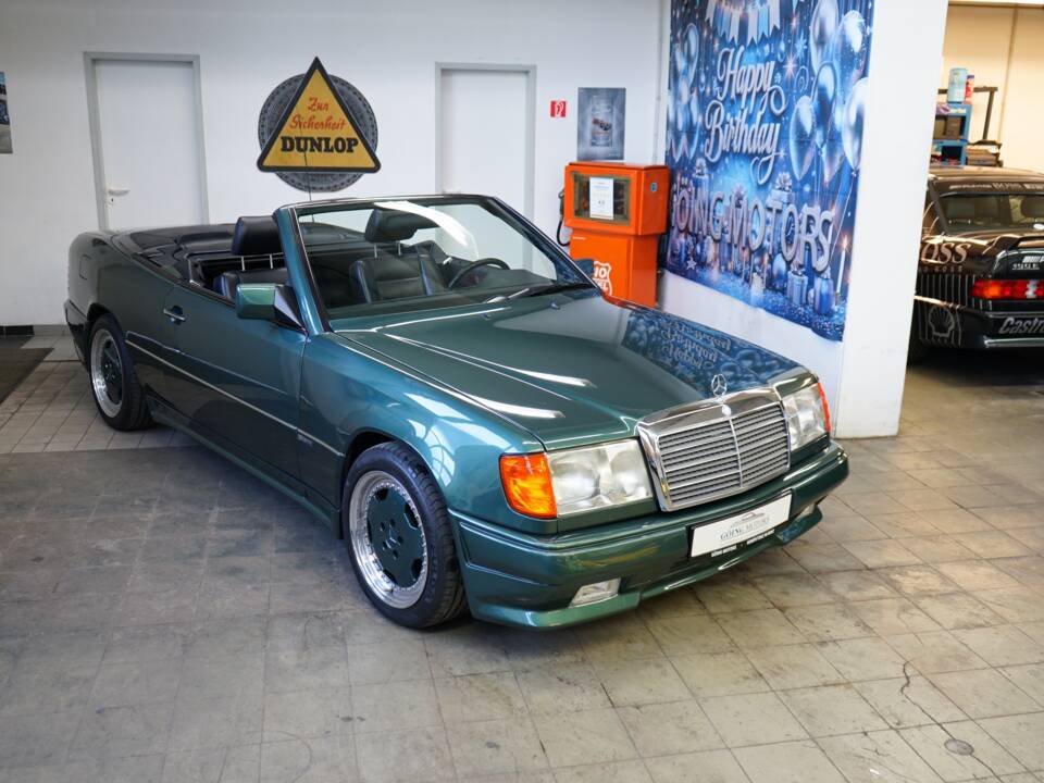 Image 22/38 of Mercedes-Benz 300 CE-24 (1992)