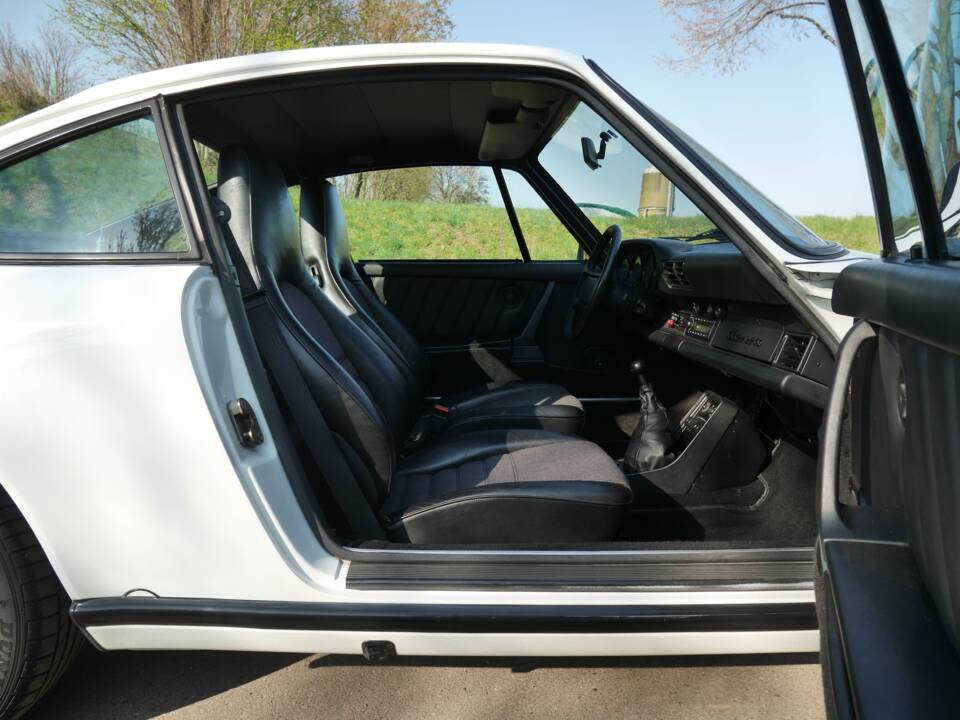 Afbeelding 14/20 van Porsche 911 Carrera 3.2 (1985)