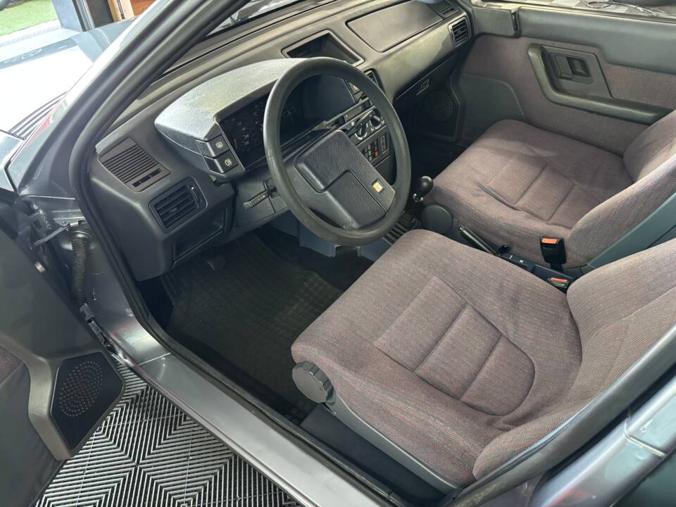 Bild 8/16 von Citroën BX 19 GT (1987)