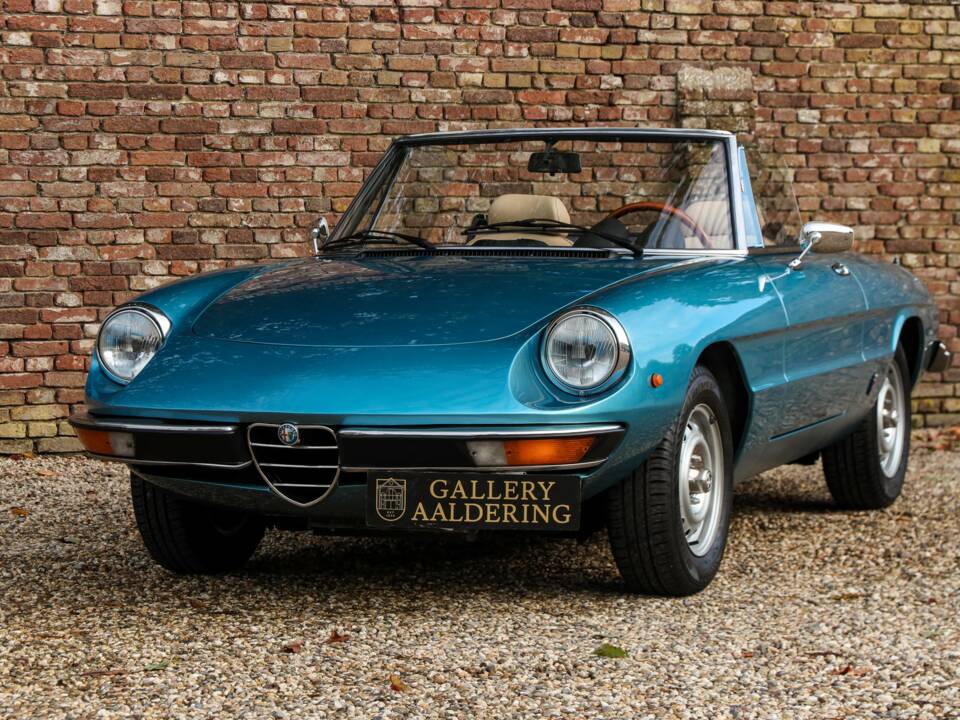 Image 26/50 of Alfa Romeo 2000 Spider Veloce (1981)