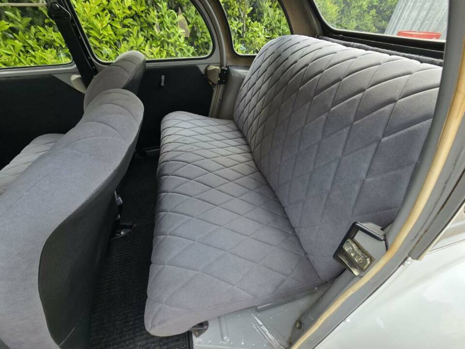 Image 6/31 of Citroën 2 CV 6 Club (1985)