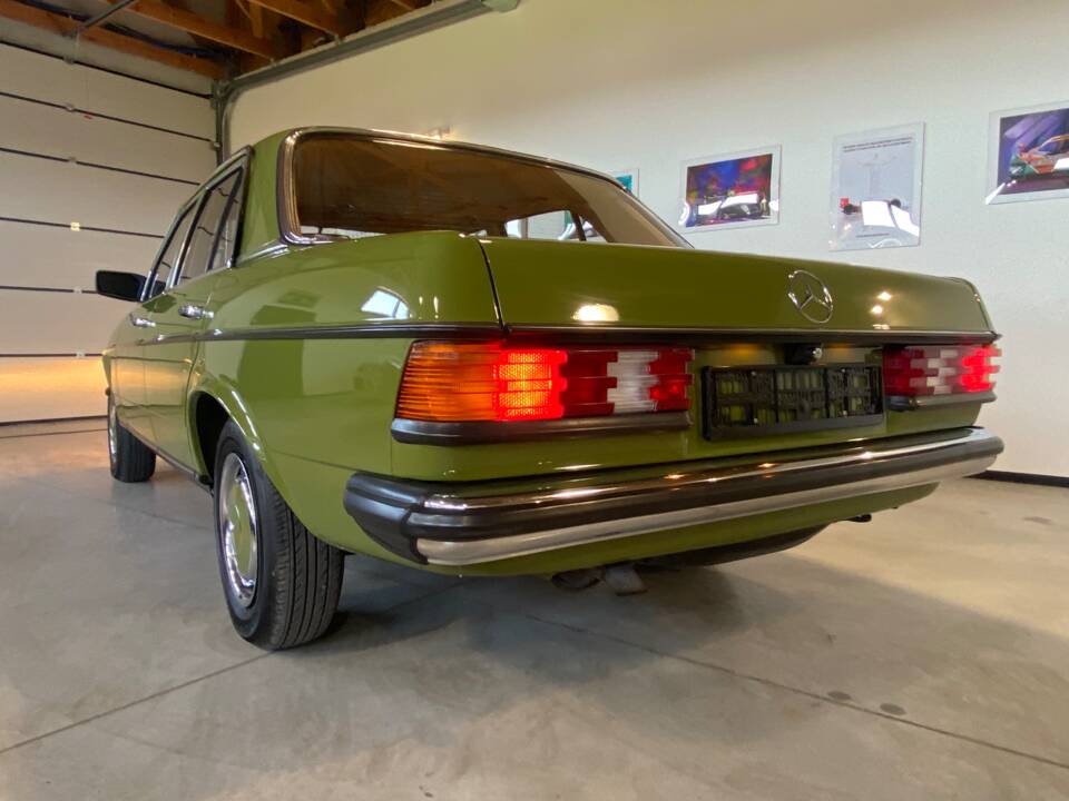 Immagine 9/91 di Mercedes-Benz 240 D (1981)