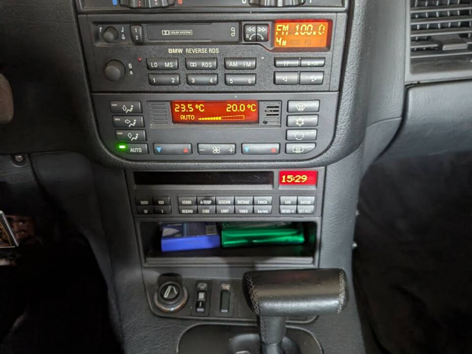 Immagine 33/72 di BMW 328i (1996)