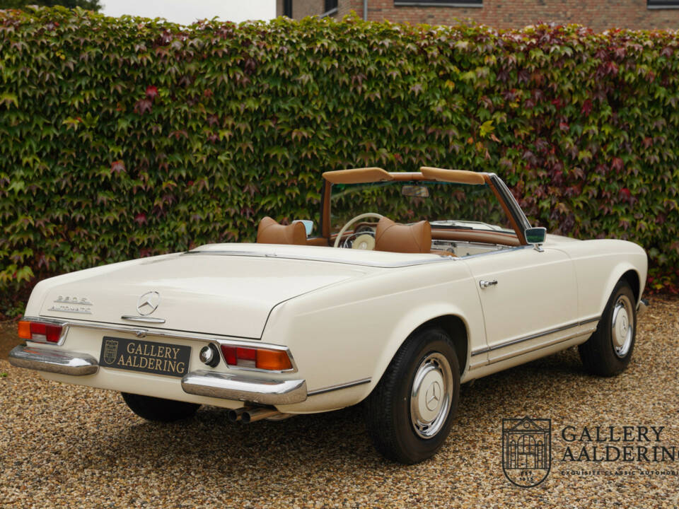 Afbeelding 2/50 van Mercedes-Benz 280 SL (1970)