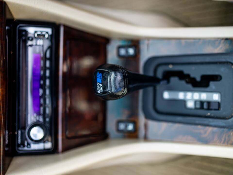 Bild 33/46 von Mercedes-Benz E 320 (1994)