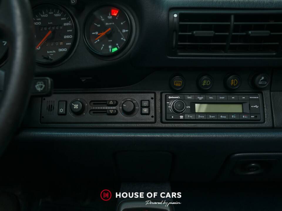 Image 23/25 of Porsche 911 Carrera 4 (1992)