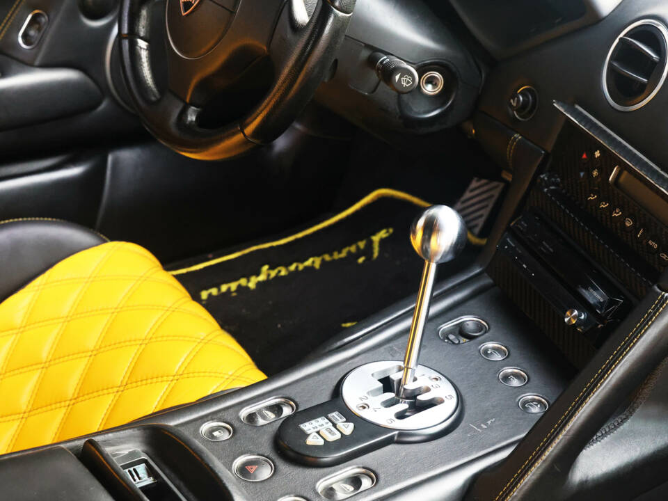 Afbeelding 68/82 van Lamborghini Murciélago (2002)