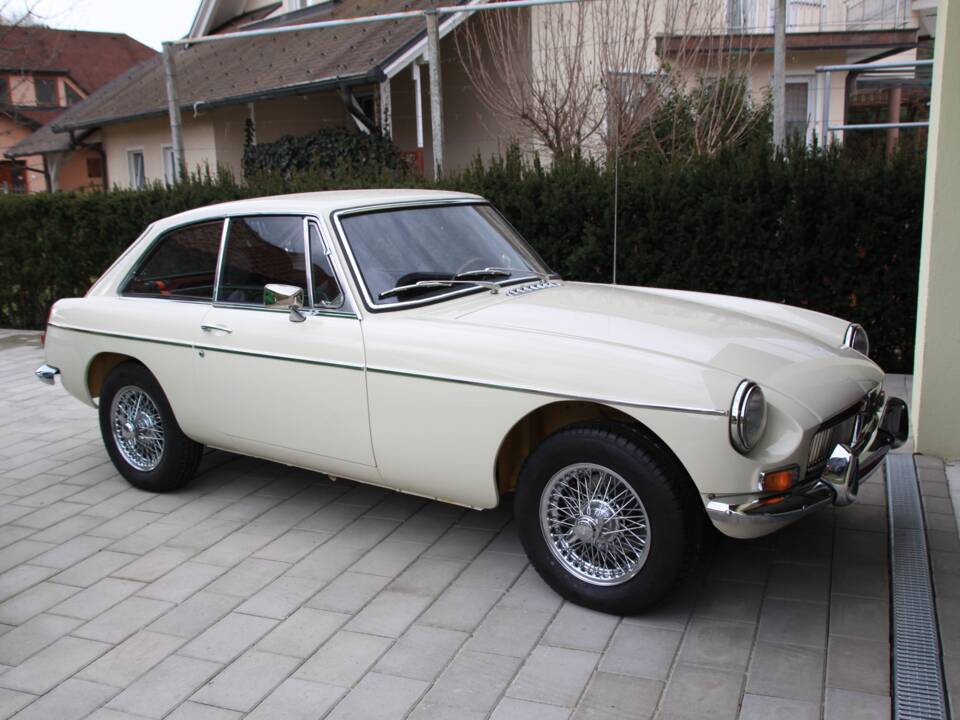 Bild 27/28 von MG MGB GT (1968)