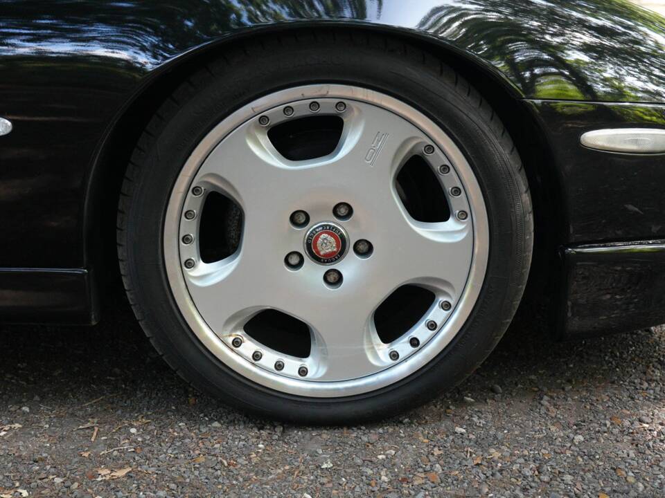 Image 13/50 of Jaguar XKR (1998)