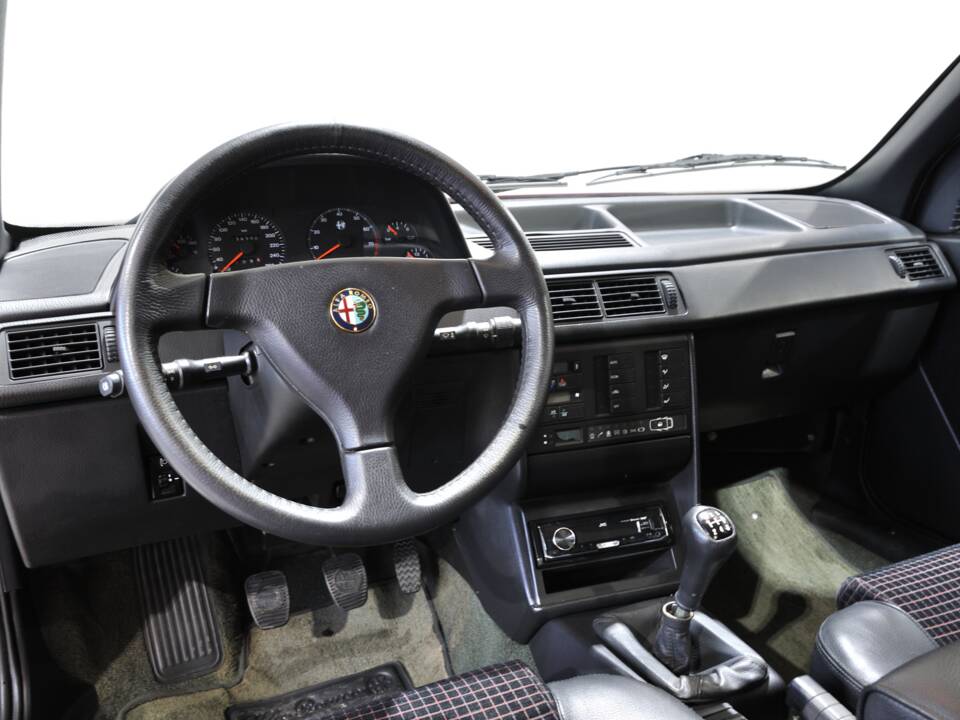 Imagen 18/30 de Alfa Romeo 155  2.0 Q4 4x4 (1992)