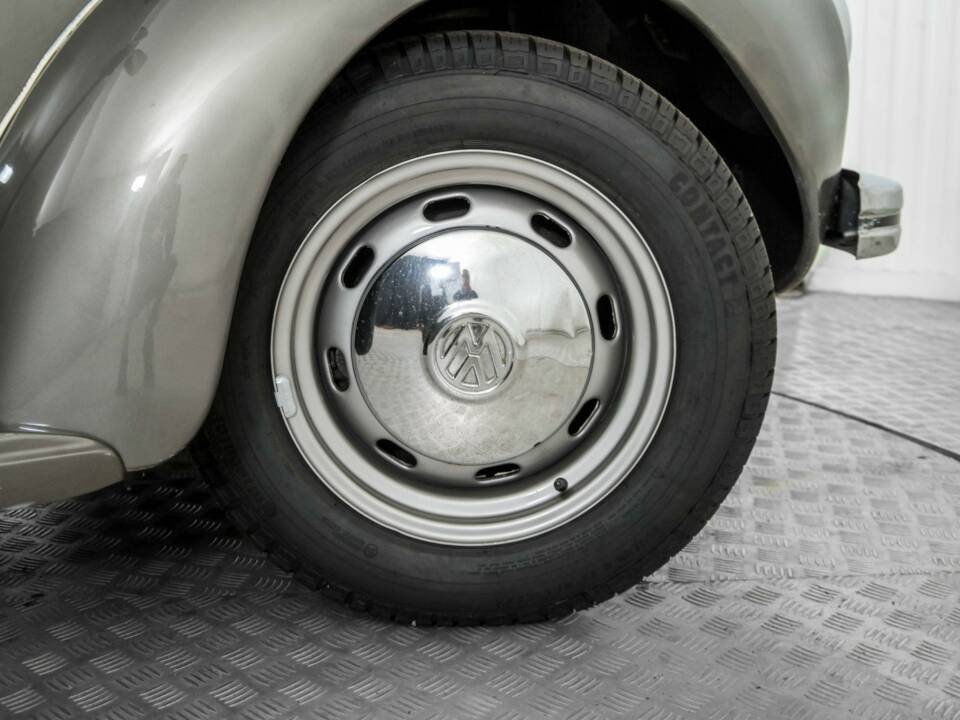 Image 38/50 of Volkswagen Beetle 1303 LS (1971)