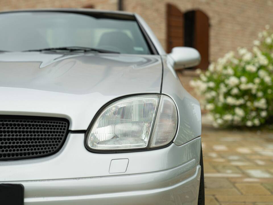 Immagine 24/50 di Mercedes-Benz SLK 230 Kompressor (1997)