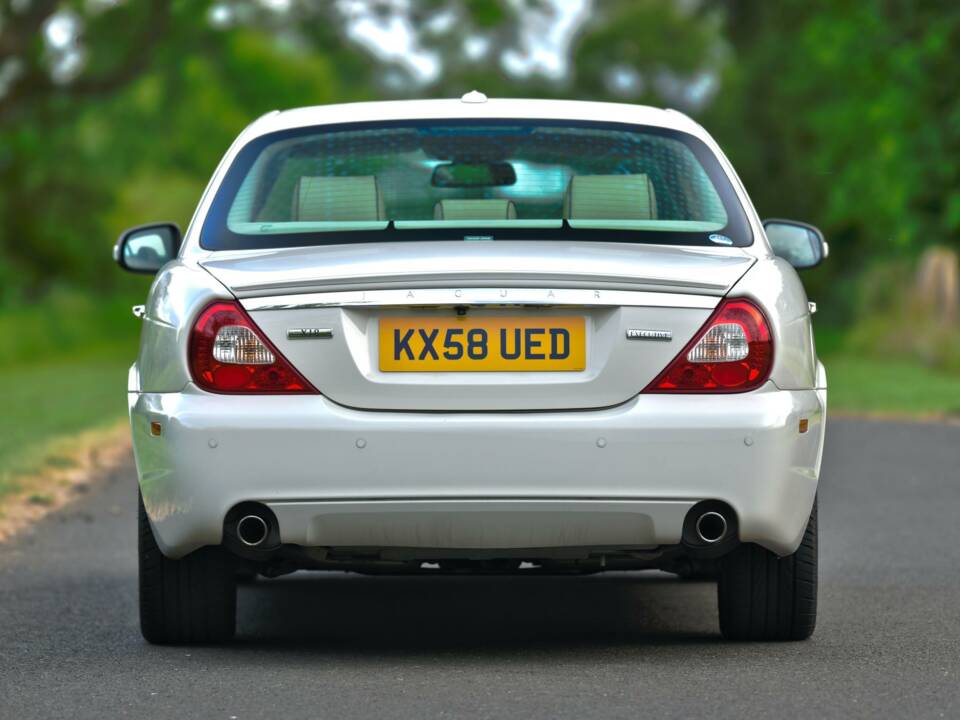 Image 11/50 of Jaguar XJ 8 4.2 (2008)