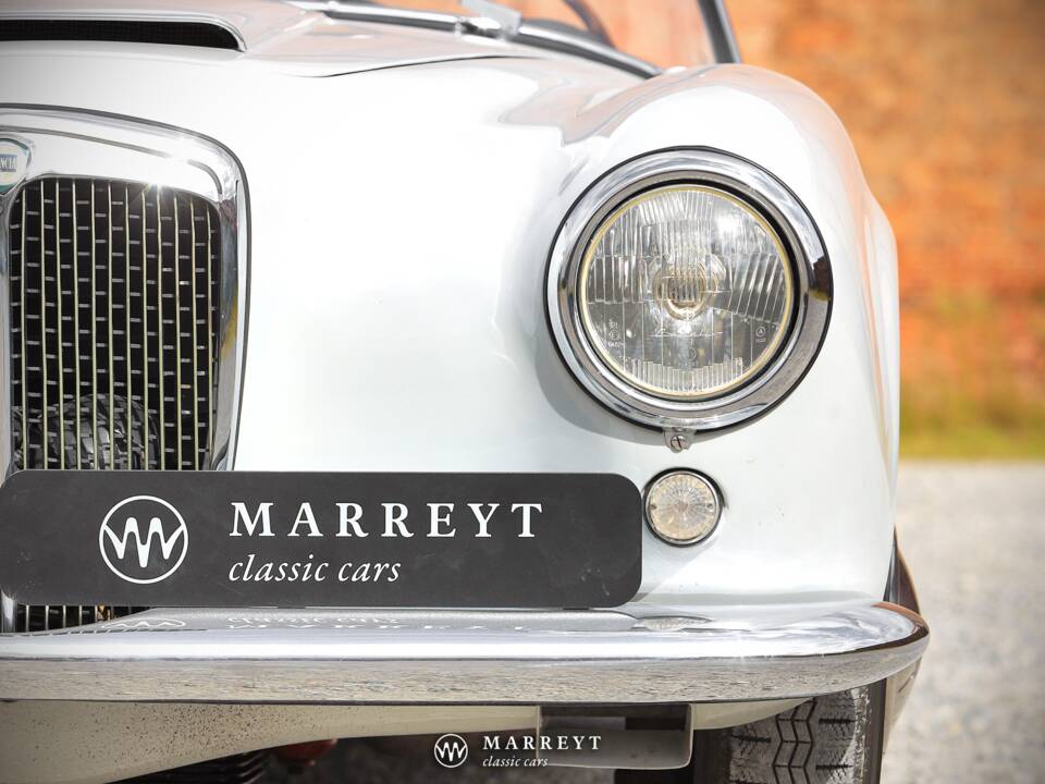 Image 9/70 of Lancia Aurelia B24 Convertible (1957)