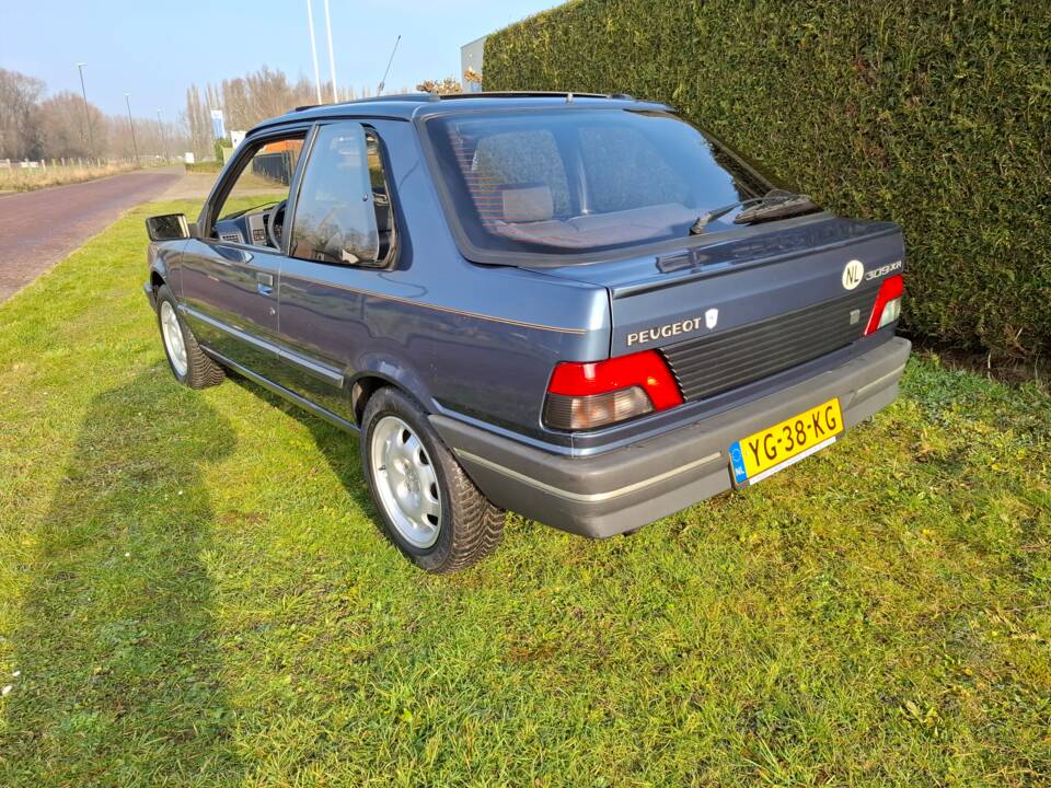 Image 4/27 de Peugeot 309 (1990)