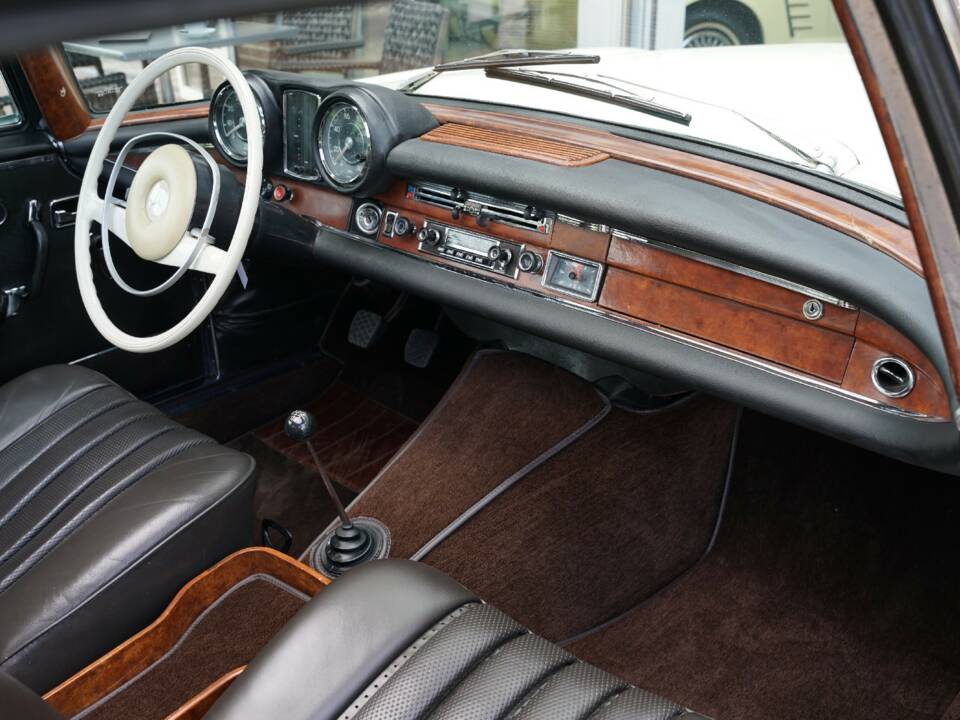 Image 47/50 de Mercedes-Benz 280 SE (1968)