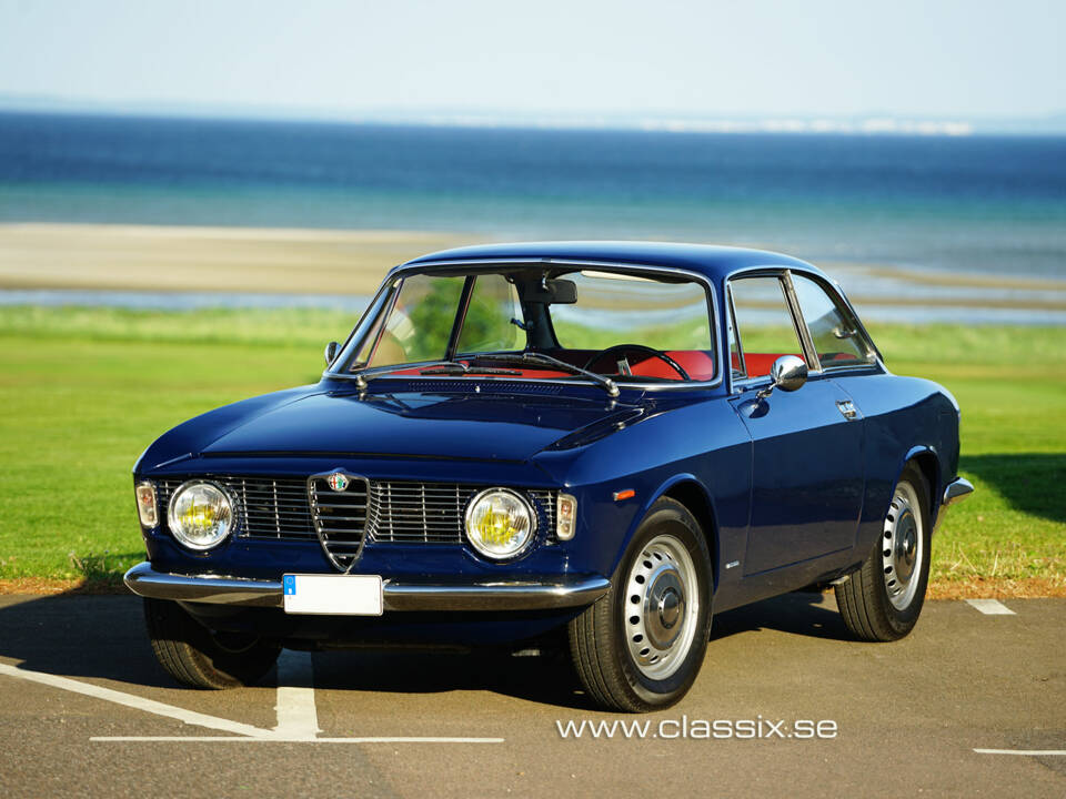 Image 1/26 de Alfa Romeo Giulia 1600 Sprint GT (1966)