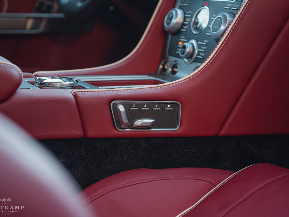 Image 11/14 of Aston Martin Virage (2012)