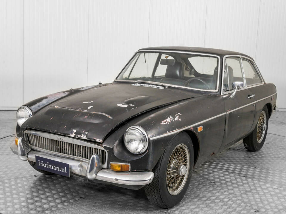 Image 19/50 of MG MGC GT (1969)